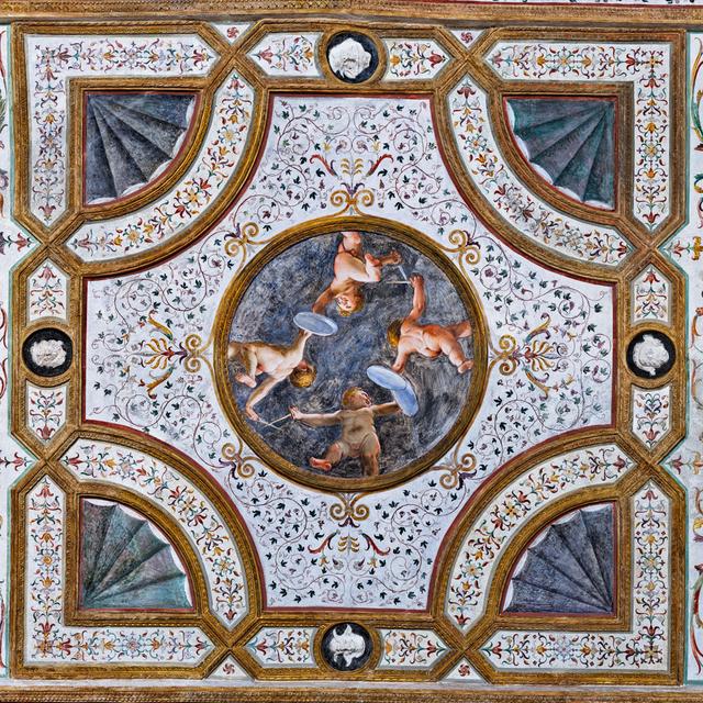 Galleria dei Mesi: quinta volta da est